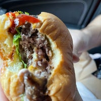 Снимок сделан в Burger On 16 пользователем Tengku Loreta T. 3/8/2021