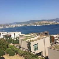 Photo taken at Caresse A Luxury Collection Resort &amp;amp; Spa by Gülen C. on 4/20/2018