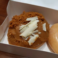 Photo taken at Krispy Kreme by Melanie T. on 11/11/2021