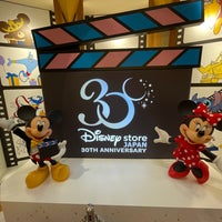 Photo taken at Disney Store by ふぇいと on 8/11/2023
