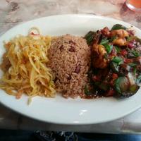 Das Foto wurde bei Caribbean Feast Cuisine von Phillysdon04 D. am 4/7/2013 aufgenommen