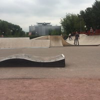 Скейт парк vans off the Wall
