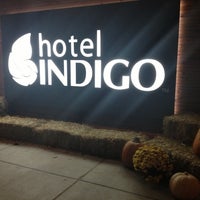 Снимок сделан в Hotel Indigo Athens Downtown - Univ Area пользователем Josh M. 11/1/2012