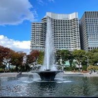 Photo taken at Wadakura Fountain Park by しきしん・ハレワタール on 11/18/2023