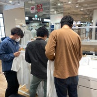 Photo taken at UNIQLO by サーティワン ク. on 5/18/2022
