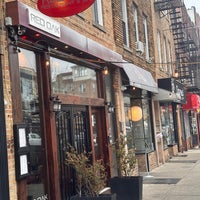 Foto tirada no(a) RED OAK Restaurant &amp;amp; Bar &amp;amp; Hookah Lounge por Hany Y. em 4/5/2023