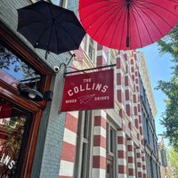 Foto diambil di The Collins Bar oleh Jennifer H. pada 4/23/2022