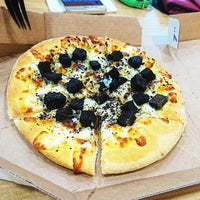 Photo taken at Domino&amp;#39;s Pizza by 可爱 多. on 5/28/2018
