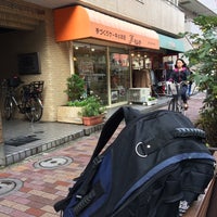 Photo taken at アーモンド洋菓子店 太子堂本店 by epole .. on 11/15/2015