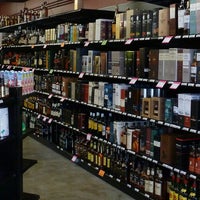 รูปภาพถ่ายที่ Progress Liquor Store โดย Progress Liquor Store เมื่อ 5/13/2016