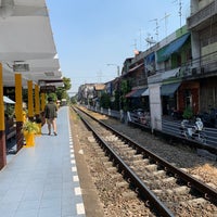 Photo taken at สถานีรถไฟตลาดพลู (Talat Phlu) SRT5003 by Supakan K. on 12/7/2021