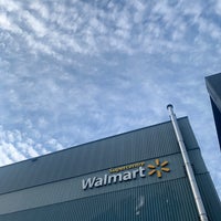 Foto tirada no(a) Walmart Supercentre por Emma d. em 6/11/2021