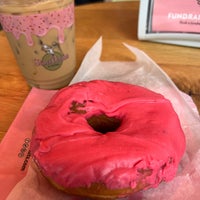 Photo taken at Stan&amp;#39;s Donuts &amp;amp; Coffee by Stephanie S. on 9/28/2022