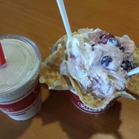 Photo taken at Coldstone Creamery by Jnkm K. on 8/16/2013