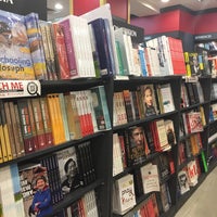 Photo taken at Popular Bookstore by Sheila J. on 11/27/2016