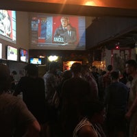 10/2/2017にAndres Q.がSharky&amp;#39;s Sports Barで撮った写真