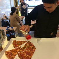 Foto tirada no(a) Slice Pizzeria por 은영 이. em 5/15/2016