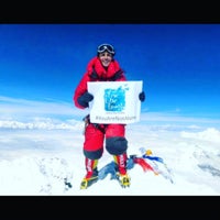 Foto tirada no(a) Mount Everest | Sagarmāthā | सगरमाथा | ཇོ་མོ་གླང་མ | 珠穆朗玛峰 por Hammad M. em 11/24/2016