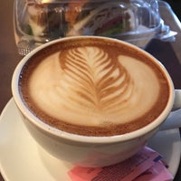 4/19/2017 tarihinde Bnηo T.ziyaretçi tarafından Northern Light Espresso Bar &amp; Cafe'de çekilen fotoğraf