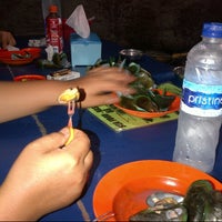 Photo taken at Seafood Lanaputra 88 by Aik B. on 11/28/2012