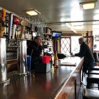 Foto diambil di La Rocca&#39;s Corner Tavern oleh Kirsten A. pada 4/11/2018