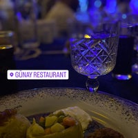 Foto tirada no(a) Günay Restaurant por tuğçe em 12/22/2023