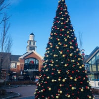 Photo taken at Woodbury Common Premium Outlets by weishin t. on 11/13/2019