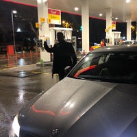 Photo taken at Shell by Hami A. on 11/23/2018