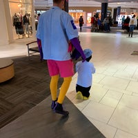 10/31/2019 tarihinde Kyle W.ziyaretçi tarafından West Ridge Mall'de çekilen fotoğraf