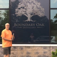 Foto tomada en Boundary Oak Distillery LLC  por Ronald V. el 5/21/2022
