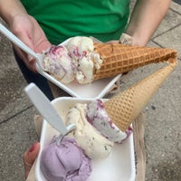 7/10/2020 tarihinde Connie B.ziyaretçi tarafından Jeni&amp;#39;s Splendid Ice Creams'de çekilen fotoğraf