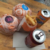 รูปภาพถ่ายที่ Zing Burger โดย László เมื่อ 9/20/2015