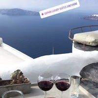 Das Foto wurde bei Sophia Luxury Suites Santorini von Merve Sülümoğlu am 10/24/2017 aufgenommen