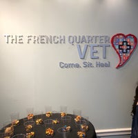 รูปภาพถ่ายที่ French Quarter Vet โดย Nicole L. เมื่อ 4/29/2018