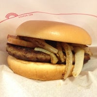Photo taken at MOS Burger by Tatsu T. on 11/7/2012