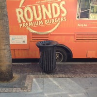 Photo taken at Rounds Premium Burgers Truck by Erik V. on 11/26/2012