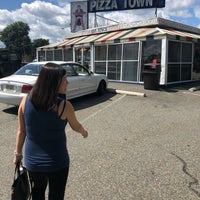 Das Foto wurde bei Pizza Town USA von Sergei M. am 9/7/2019 aufgenommen
