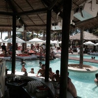 5/3/2015 tarihinde Igor V.ziyaretçi tarafından Nikki Beach Phuket'de çekilen fotoğraf