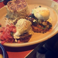 Photo taken at Snooze, an A.M. Eatery by Tia D. on 10/14/2022