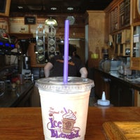 Photo taken at The Coffee Bean &amp;amp; Tea Leaf® by Jackie D. on 10/19/2012