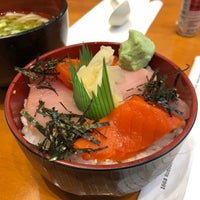 Foto diambil di Sushi Itoga oleh Sam S. pada 6/3/2018
