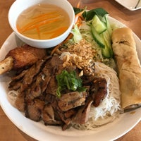 9/13/2017にSam S.がLac Vien Vietnamese Restaurant - Mississaugaで撮った写真