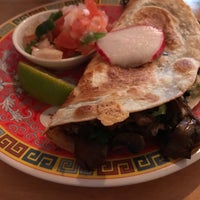 3/4/2017 tarihinde Sam S.ziyaretçi tarafından La Capital Tacos'de çekilen fotoğraf