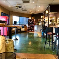 รูปภาพถ่ายที่ Guillermo&amp;#39;s Coffee House &amp;amp; Roastery โดย LadyJupiter.com เมื่อ 8/26/2019