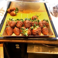 Photo taken at Godiva Chocolatier by Camilla 👑 Y. on 12/29/2014