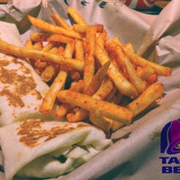 Photo taken at Taco Bell by まえじ on 8/4/2015