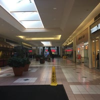 10/31/2016에 dOn luzecky™ :.님이 The Mall at Greece Ridge Center에서 찍은 사진