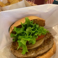Photo taken at Freshness Burger by Tk6 on 3/15/2020