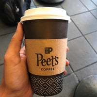Foto tomada en Peet&amp;#39;s Coffee &amp;amp; Tea  por JW H. el 6/18/2018