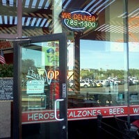 10/28/2012にLangston M.がVincent&amp;#39;s Pizzaで撮った写真